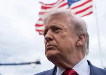 Aliado de Trump faz manobra para impedir votação que limitaria poder de guerra do presidente