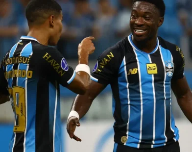Com um a menos, Athletico segura empate com Grêmio em Curitiba