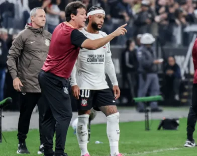 Diniz defende Yuri Alberto após vaias da torcida do Corinthians e quer permanência de Memphis