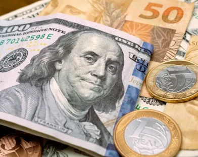 Dólar fecha a R$ 4,91, menor nível em mais de dois anos