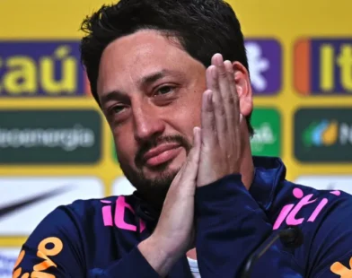 EUA não quis trocar dia, diz Arthur Elias sobre jogos simultâneos do Brasil