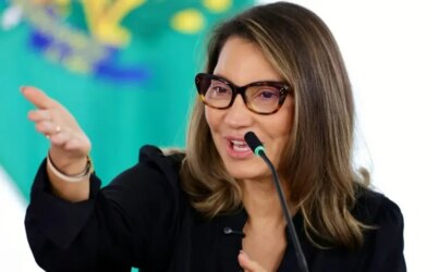 Ela, não!