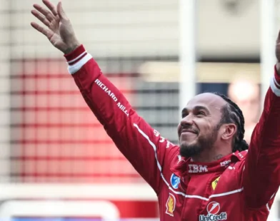 'Estão tentando me aposentar mas eu nem penso nisso', diz Lewis Hamilton