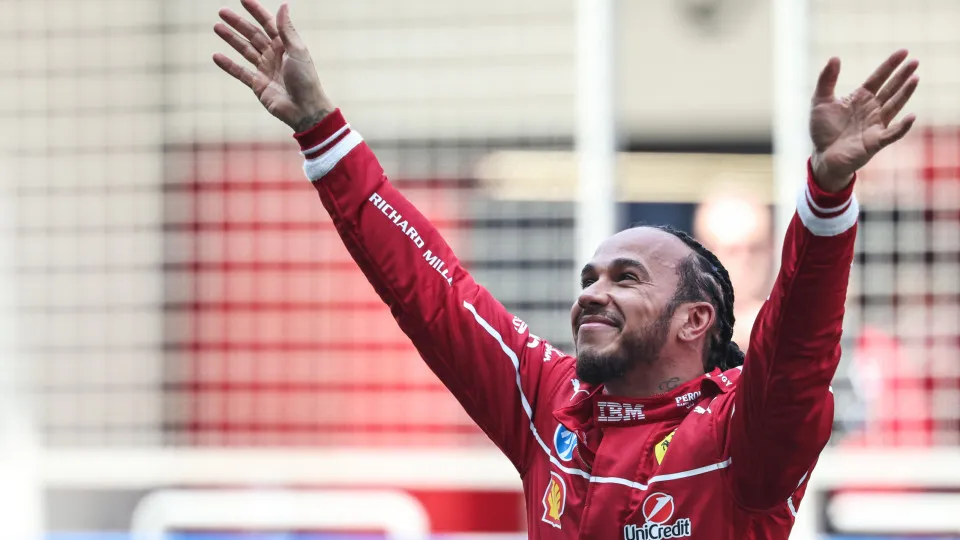 'Estão tentando me aposentar mas eu nem penso nisso', diz Lewis Hamilton