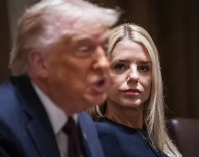 Ex-procuradora-geral dos EUA Pam Bondi está com câncer de tireoide