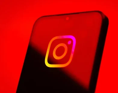 Instagram bloqueou páginas LBTQIA+ no dia da luta contra LGBTfobia, diz entidade