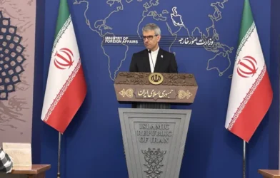 Irã avalia abrir Hormuz sem dar passagem para os EUA, diz porta-voz