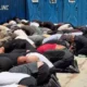 Israel deporta ativistas após vídeo do grupo amarrado e ajoelhado causar crise diplomática