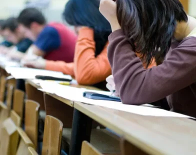 Metade dos estudantes não vê debate antirracista na escola, diz estudo