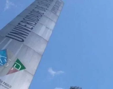 PM usa bombas, 'corredor polonês' e gás para desocupar reitoria da USP