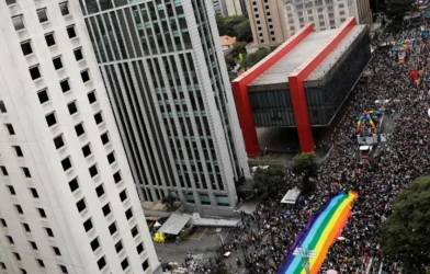 Parada LGBT+ de São Paulo enfrenta desafios e ameaça deixar as ruas