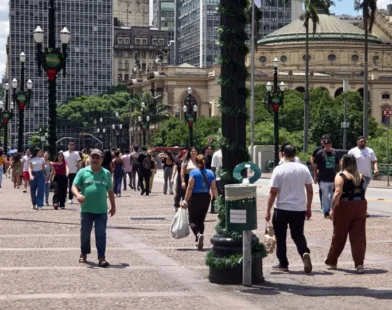 São Paulo tem previsão de calor de 28°C e chuva fraca na tarde desta terça (5)