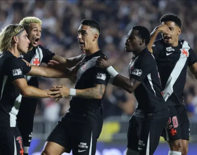 Sob pressão em São Januário, Vasco precisa vencer o Barracas para avançar na Sul-Americana