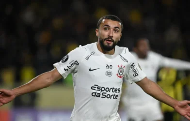 Zakaria desencanta, Corinthians empata e garante liderança na Libertadores