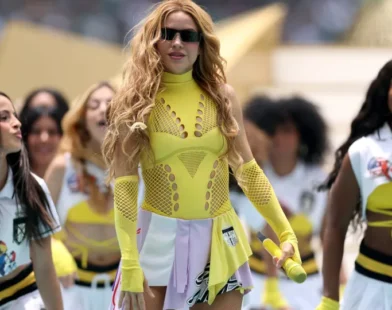 Abertura da Copa teve ritmo de show do intervalo, com 'Waka Waka 2.0'