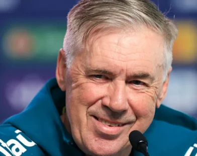 Ancelotti mantém dúvidas e amplia testes a uma semana da estreia da seleção na Copa