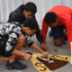 Crianças mantêm tradição de tapete de Corpus Christi em JF