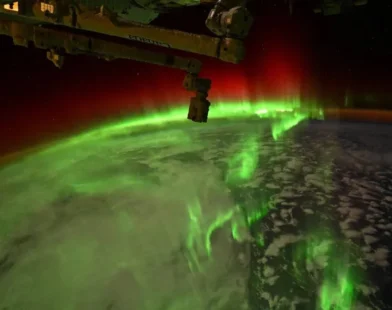 Depois de susto na Estação Espacial, astronauta faz imagens de aurora