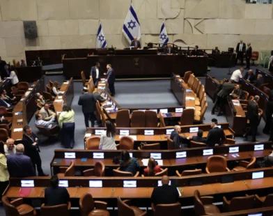 Deputados de Israel aprovaram 1.ª votação para a dissolução do parlamento