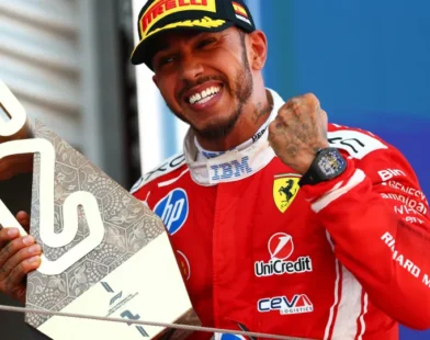 F1: Hamilton aproveita estratégia, vence GP de Barcelona e ganha a primeira na Ferrari