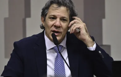 Haddad critica sigilo de 100 anos em contrato do metrô de SP e privatizações de Tarcísio