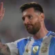 Messi volta e destrava a Argentina, que bate Islândia em despedida pré-Copa