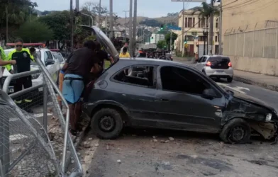 carro capota juiz de fora