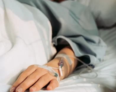 Mulher morre após passar duas vezes por UPA em SP; família cita negligência