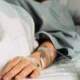 Mulher morre após passar duas vezes por UPA em SP; família cita negligência