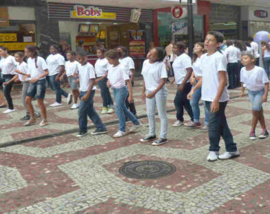 Projeto leva apresentações de dança de estudantes ao Centro de Juiz de Fora