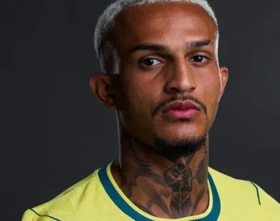 Wesley é cortado da Seleção por lesão na perna